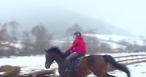 Călăria prin zăpadă, o alternativă tot mai populară la sporturile de iarnă