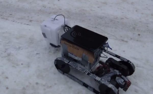 Robot construit de un student din Galaţi, pregătit să detecteze minele antipersonal din plastic