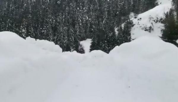 Pericol de avalanşă în zona montană a judeţului Argeş