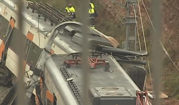 Impact violent între două trenuri, în apropiere de Barcelona. O femeie a murit