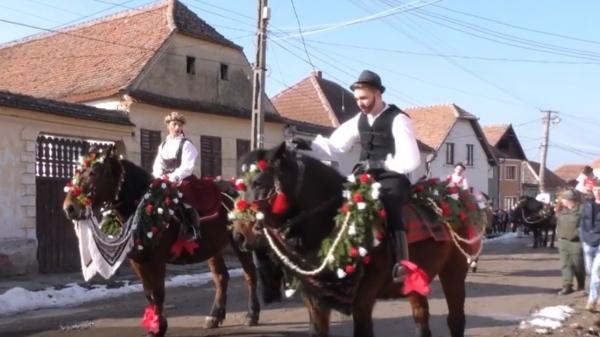 Fărşangul, tradiție în Brașov. Iarna, alungată printr-un carnaval inedit
