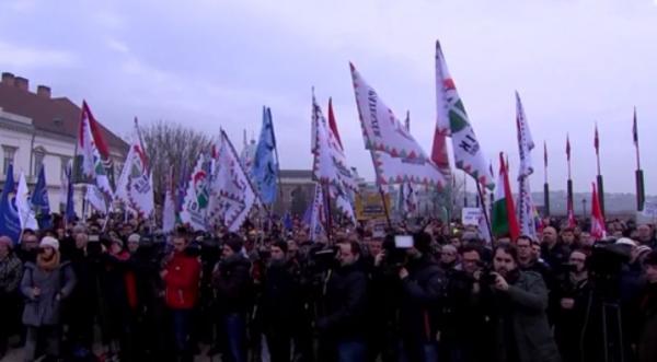 Manifestaţie la Budapesta împotriva guvernului Ungariei, în timpul discursului lui Viktor Orban