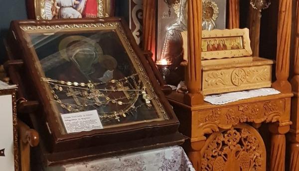 O icoană "făcătoare de minuni", motiv de scandal în Constanţa