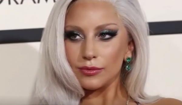 Părul cărunt, noua modă din Statele Unite