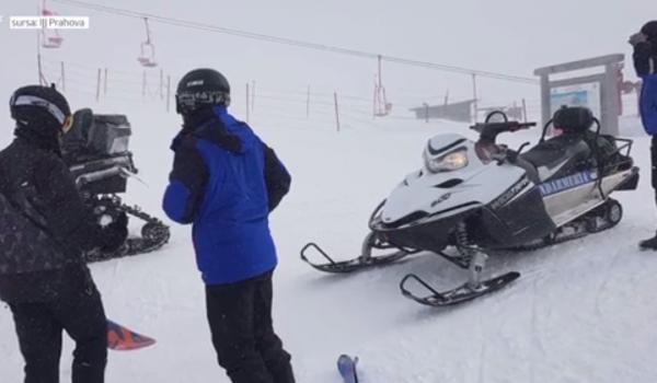 Şase persoane, dintre care doi minori, au rămas înzăpezite pe un tronson impracticabil, în Sinaia