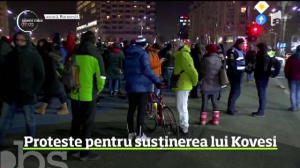 Sute de persoane au ieşit în stradă pentru a o susţine pe Laura Codruţa Kovesi