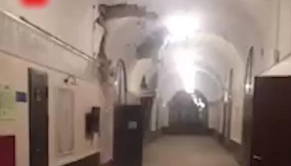 Momentul în care se prăbușește tavanul universității din Sankt Petersburg (Video)