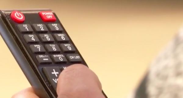 Din ce în ce mai mulţi români dezvoltă o boală modernă: dependenţa de seriale