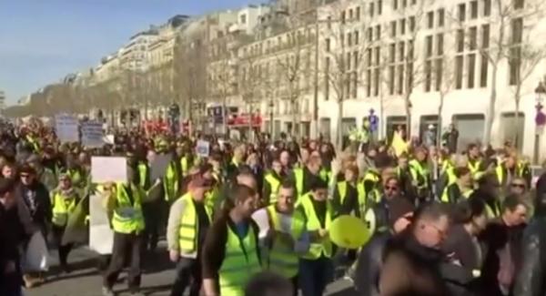 "Vestele Galbene" au aniversat trei luni de proteste în stradă, în Franţa