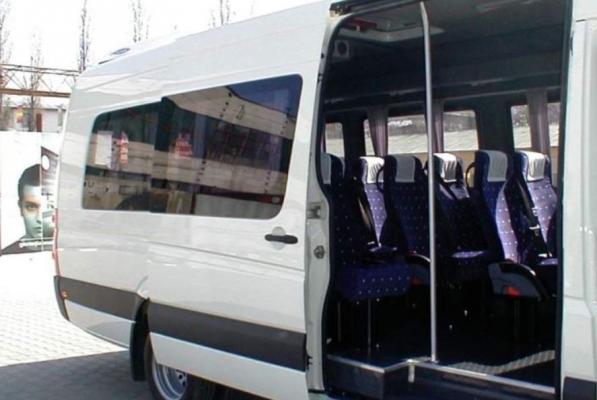 Copil căzut din microbuzul școlar aflat în mers, în Zalău