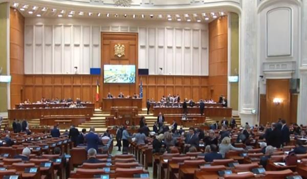 Bugetul pe 2019 a ajuns pe masa preşedintelui. În loc de răspuns, Guvernul a primit atacuri dure