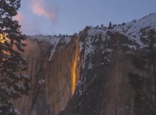 Cascada de foc, fenomen unic în lume admirat dintr-un parc din California (Video)