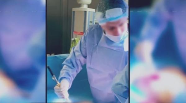 Stomatolog din București, acuzat că a făcut operaţii la sâni fără să deţină acest drept