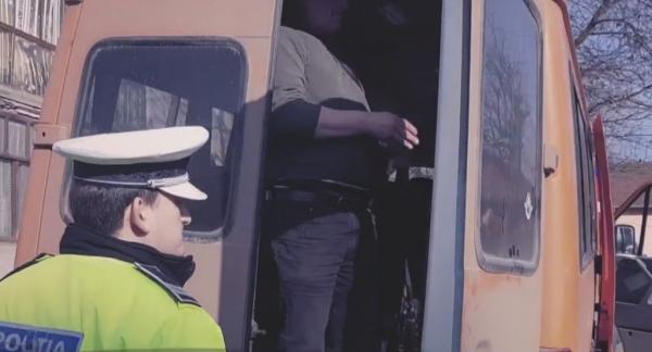 Şoferul microbuzului din Zalău, din care a căzut eleva de 12 ani, a fost reţinut