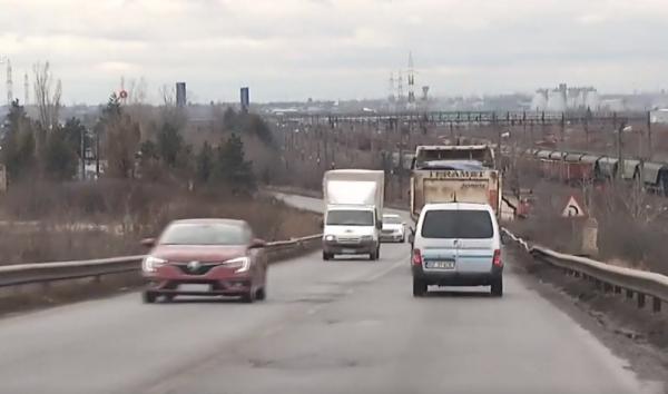 Cum pot cere despăgubiri șoferii care-și strică mașinile în gropi