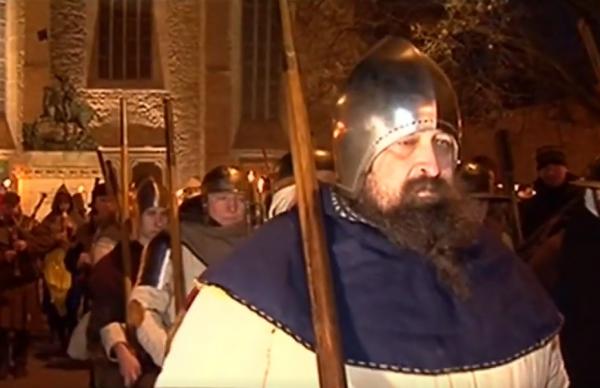 Străzile din Cluj, luate cu asalt de soldaţi și cavaleri din epoca medievală