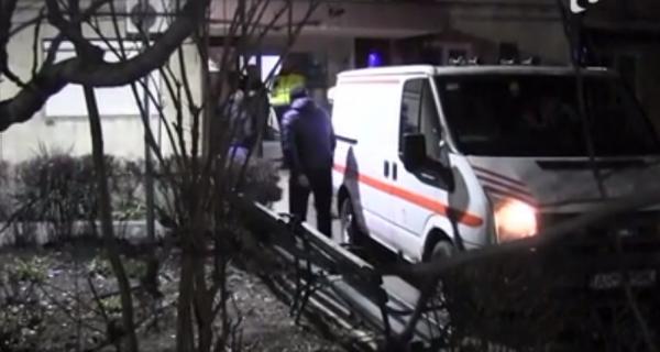 Un bărbat din Arad şi-a omorât soţia, apoi s-a sinucis. Totul, sub ochii fiului de 10 ani