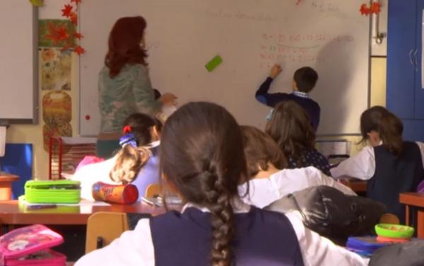 Mărţişorul de la şcoală, cadourile de mii de euro pentru profesoare