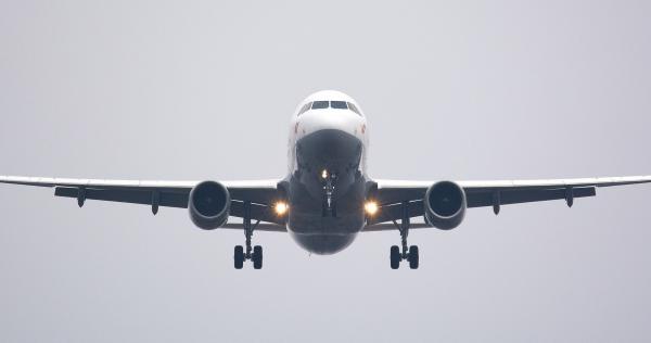 Pilot de avioane de pasageri prins după 20 de ani că nu are diplomă