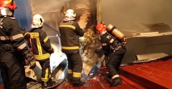 Incendiu de proporţii la un centru comercial cunoscut din Bucureşti