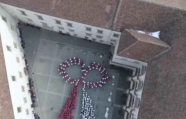 Mărţişor format din 365 de copii, în Cetatea Făgăraş