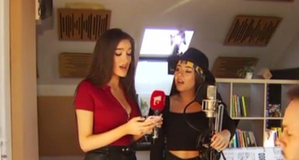 La doar 20 de ani, Nicole Cherry are scena, dar şi reţelele de socializare la picioare