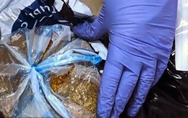 Tutun de contrabandă trimis prin poştă, nouă metodă a traficanţilor
