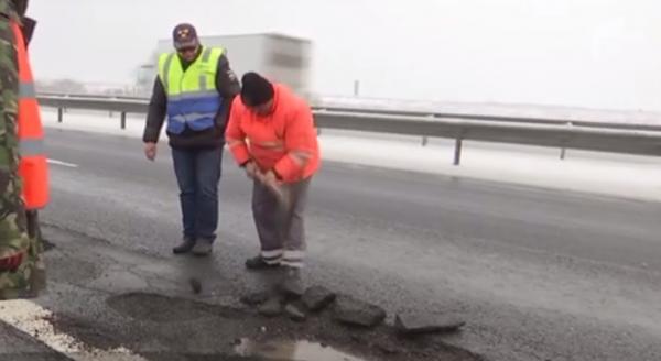 Iarna a lăsat în urmă 3 milioane și jumătate de metri pătrați de gropi