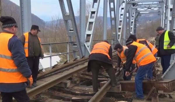 Anchetă după deraierea trenului de călători în Bistrița