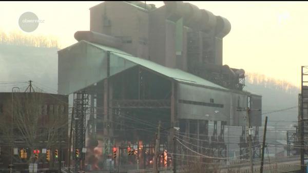 Veche oțelărie, demolată prin implozie în Statele Unite