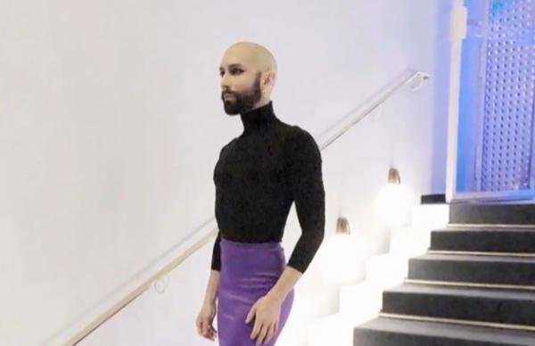 Conchita Wurst a renunțat la podoaba capilară