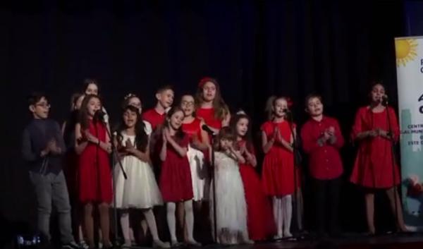 Spectacolul celor mici, bucurie de 8 Martie pentru mămici cu ajutorul Clubului de Excelenţă al Fundaţiei Dan Voiculescu pentru Dezvoltarea României