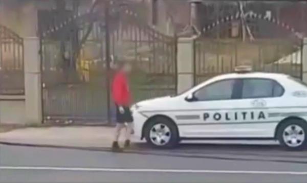 Explicația polițistului filmat în timp ce aplica legea în șort și bluză de trening