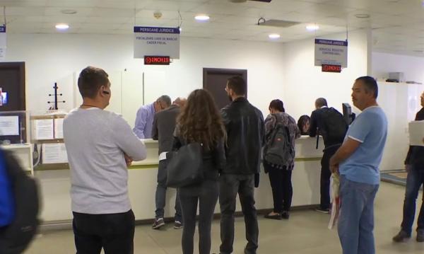 Site-ul ANAF a cedat de accesările pentru declarația unică, iar cozile s-au mutat la ghișeu