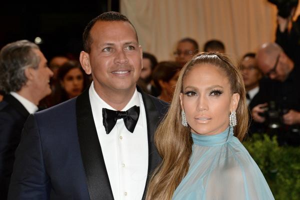 La doar o zi de la anunţul logodnei, Alex Rodriguez este acuzat că a înşelat-o pe Jennifer Lopez