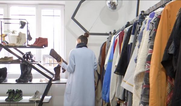 Metode ingenioase pentru a vinde articolele uzate din dulap la un preţ rezonabil