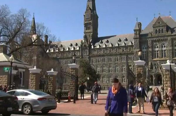 Anchetă FBI în cazul mitei de la univerităţile de elită din SUA