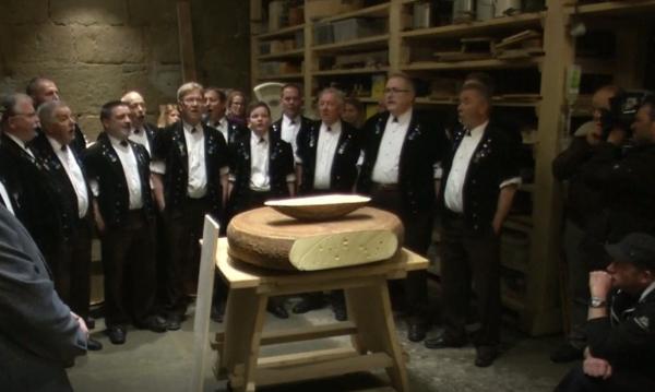 Un elveţian a descoperit că brânza se maturează mai bine cu muzică (Video)