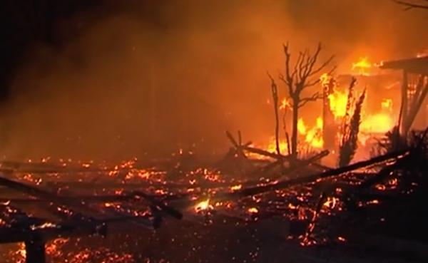 Incendiu violent şi risc de explozie la un restaurant din Târgu Mureş (Video)
