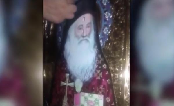 Icoanele plâng cu lacrimi de mir, la Iaşi: Şiroaie întregi curgeau până jos. Era o emoţie de nedescris"