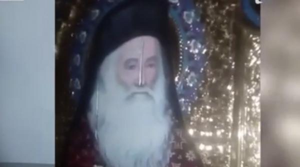 Din icoanele şi moaştele aduse la Iaşi, la Sfinții Închisorilor, a început să izvorască mir