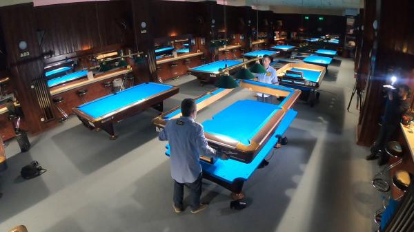 Valentin Butnaru ne arată cum se recondiționează o masă de biliard