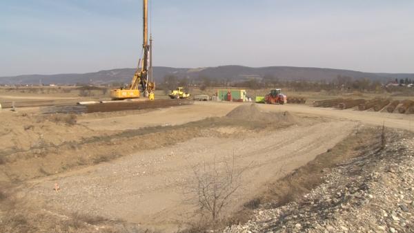 Liniște deplină pe șantierul Autostrăzii Moldovei. Muncitorii au fost trimiși la odihnă