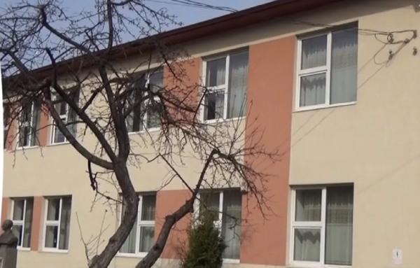 Profesor din Bistriţa-Năsăud, condamnat la 4 luni de închisoare după ce a lovit mai mulţi elevi