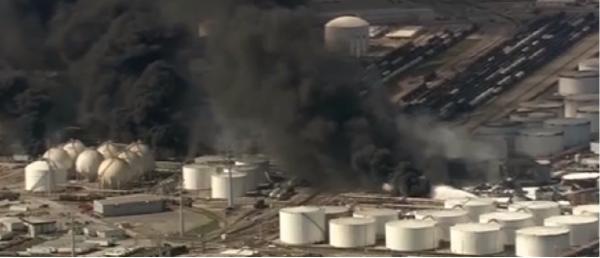 Incendiu cu repetiție la un depozit de chimicale din Houston