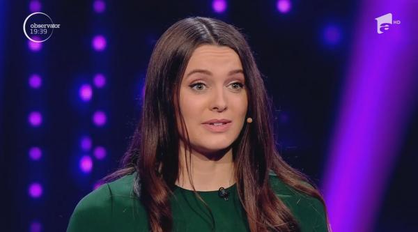 Pe scena iUmor, o tânără din Londra învăluie publicul în mister