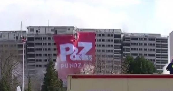 Detonare spectaculoasă a unui bloc cu 20 de etaje, în Germania