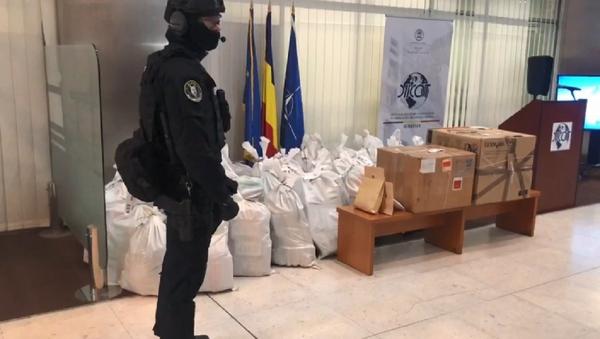 Sacii cu drogurile găsite în şalupa răsturnată la Tulcea, aduşi la DIICOT. Cocaina pură 90% venea din America de Sud (Video)