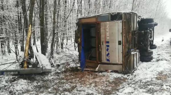 Primele imagini video cu autobuzul răsturnat în Iaşi. 21 de victime, după ce şoferul a pierdut controlul volanului
