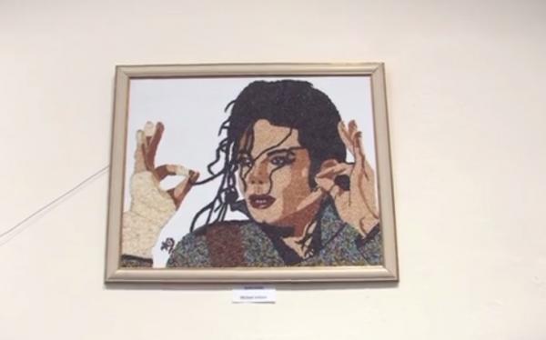 O bihoreancă transformă seminţele în operă de artă